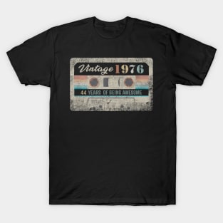 Vintage 1976 Made In 1976 44 Years Old 44th Birthday Gift T-Shirt